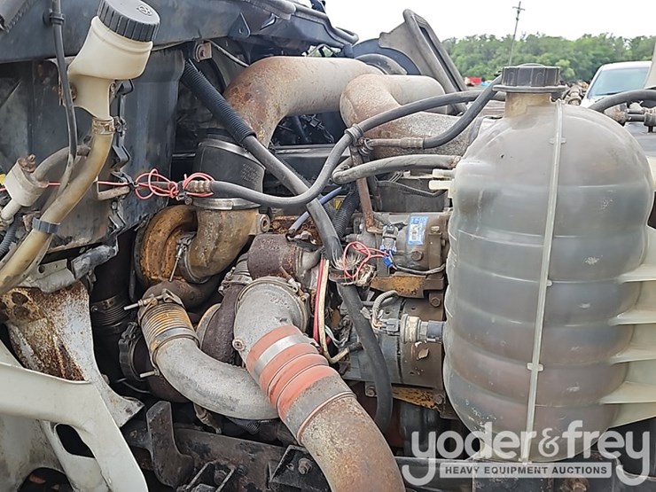 2005-international-8600-image-25