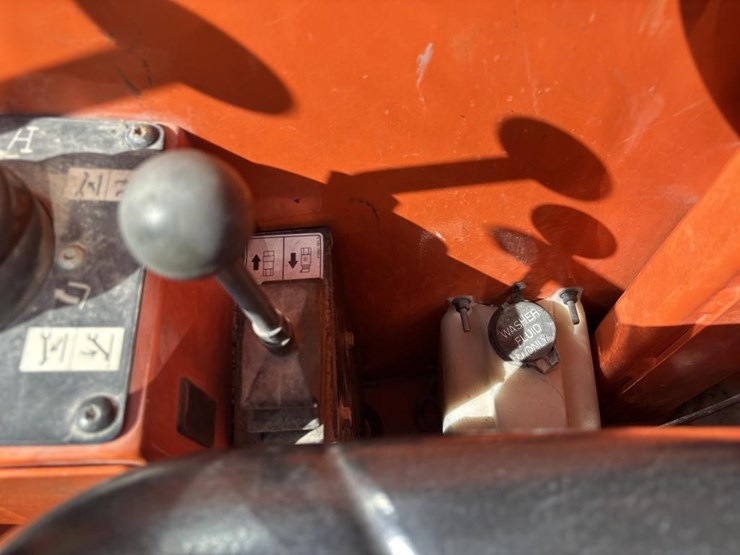 2014-jlg-8042-image-35