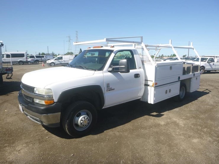 2002-chevrolet-3500-image-1