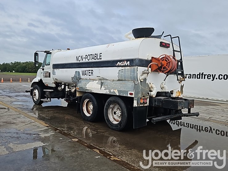 2005-international-8600-image-4