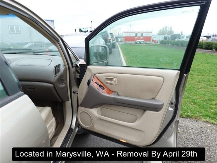 1999-lexus-rx300-image-23