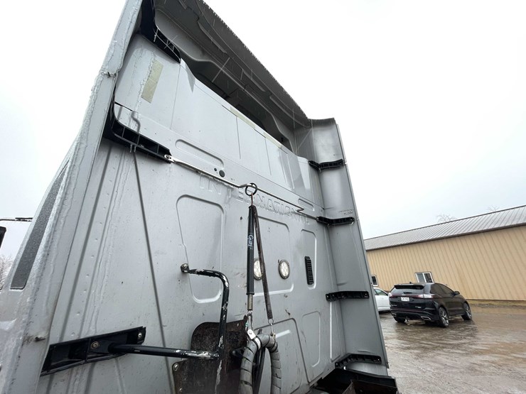 #230-•-2016-international-semi-tractor-(has-wi-title)-(denmark,-wi)-image-19