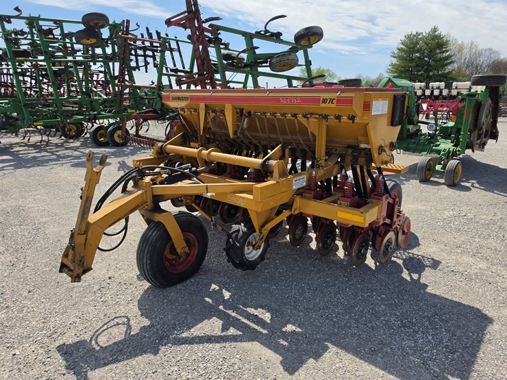 2016-haybuster-107c-image-15