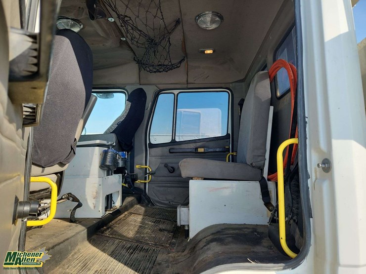 2006-international-durastar-4300-image-21