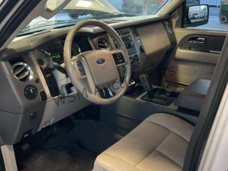 2011-ford-expedition-image-22