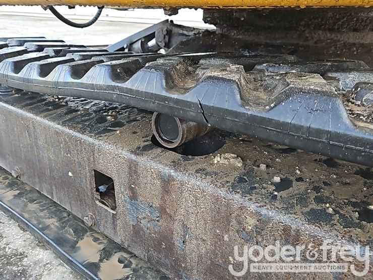 2015-deere-27d-image-25