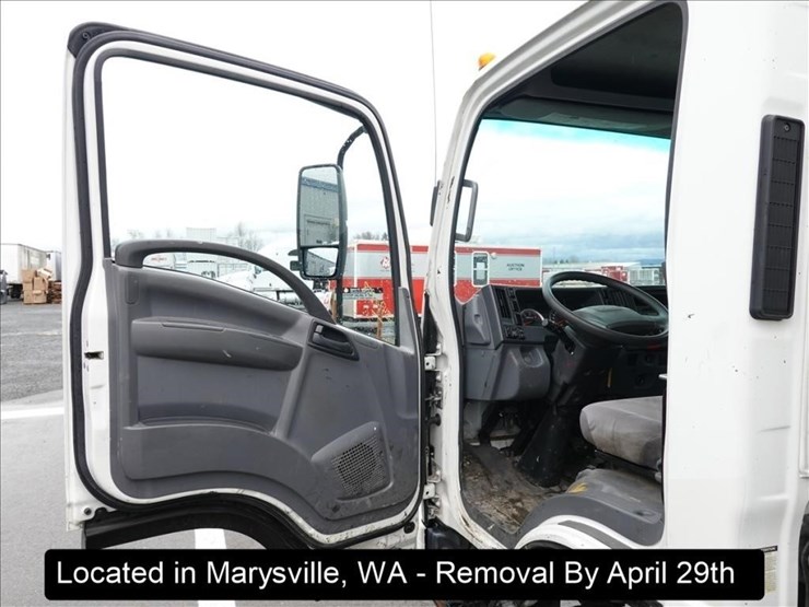 2016-isuzu-nqr-image-5