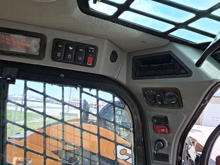 2021-caterpillar-299d3-image-11