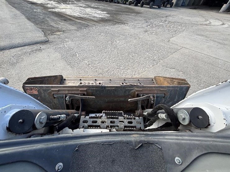 2019-bobcat-t590-image-20