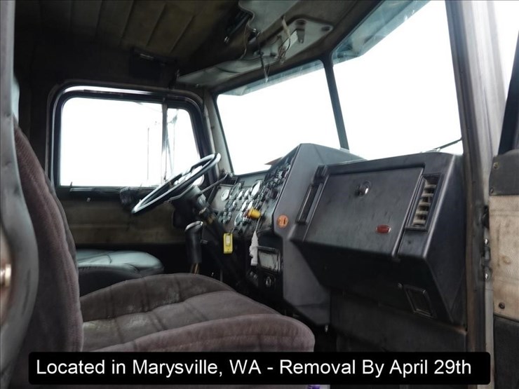 1997-peterbilt-378-image-9