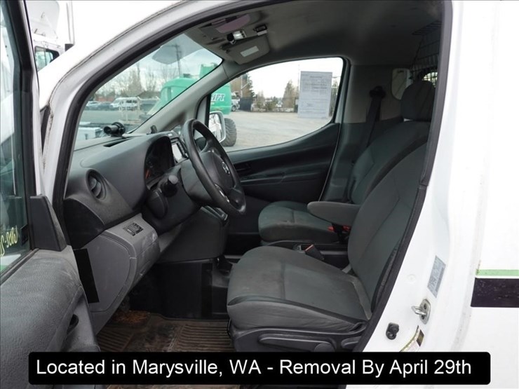 2014-nissan-nv200-image-4