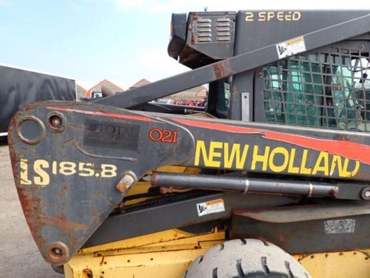 2005-new-holland-ls185b-image-35