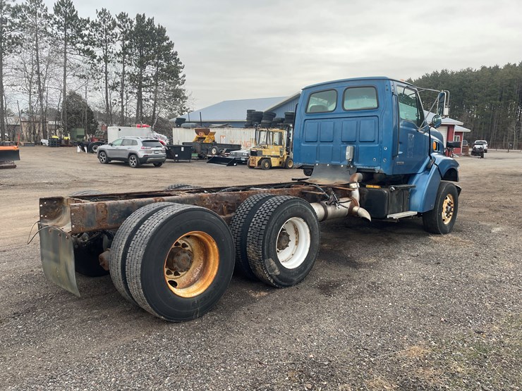 #242-•-2000-sterling-truck-tractor-(has-mn-title)-(mora,-mn)-image-5