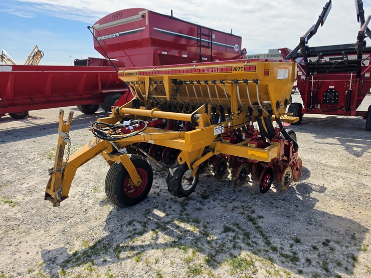 2022-haybuster-107c-image-16