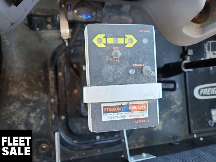 2020-freightliner-m2-106-image-13