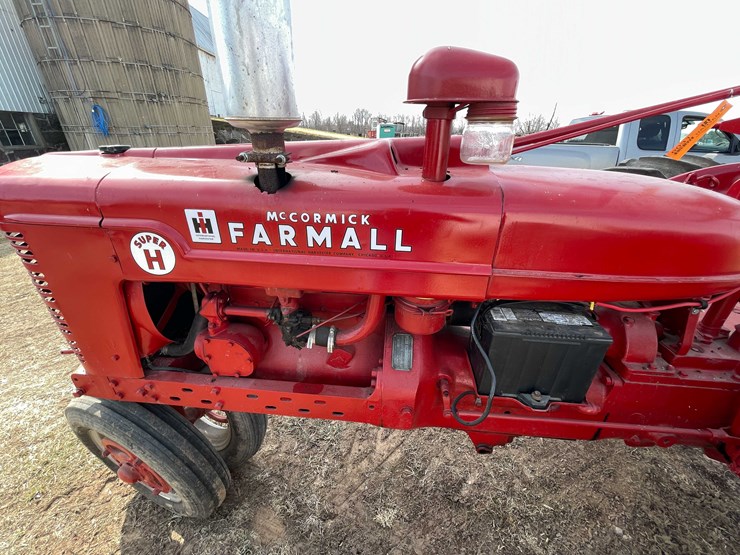 #122-•-ih-mccormick-farmall-tractor-(fremont,-wi)-image-11