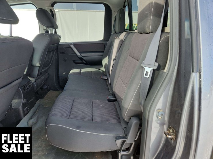 2014-nissan-titan-image-15