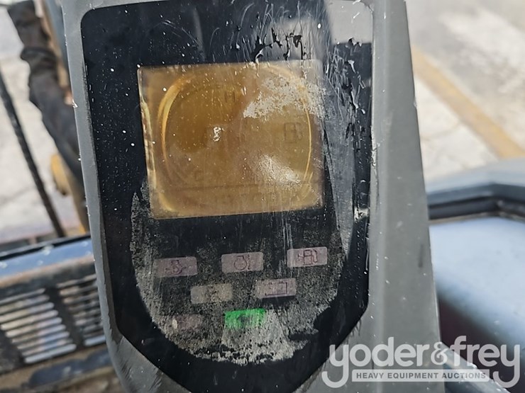 2015-deere-27d-image-38