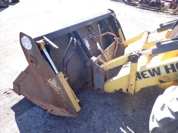 2012-new-holland-b95b-image-23