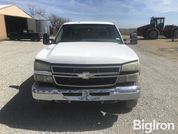 2007-chevrolet-3500-image-2