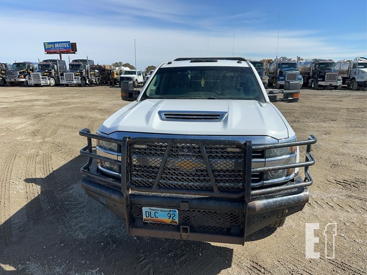 2018-chevrolet-3500-image-2