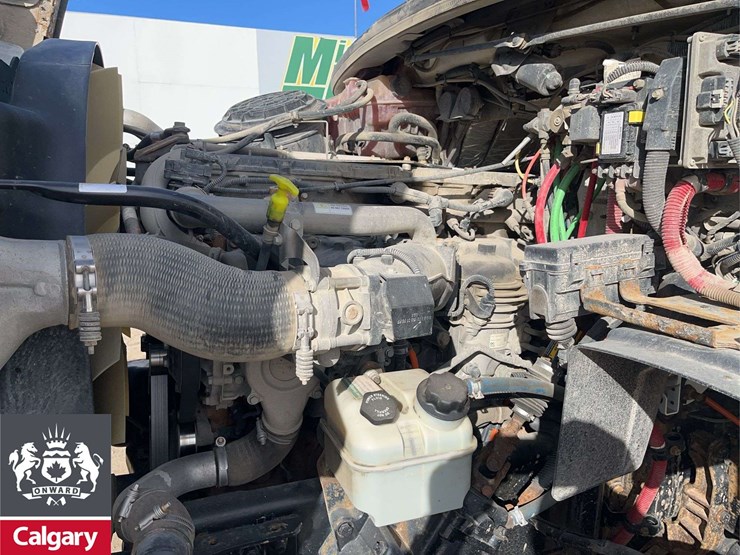 2016-freightliner-114sd-image-24