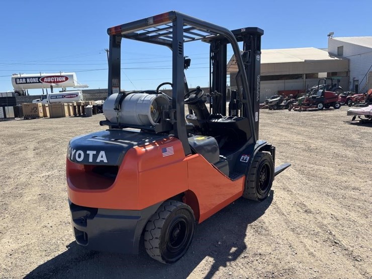 2017-toyota-8fgu30-image-3