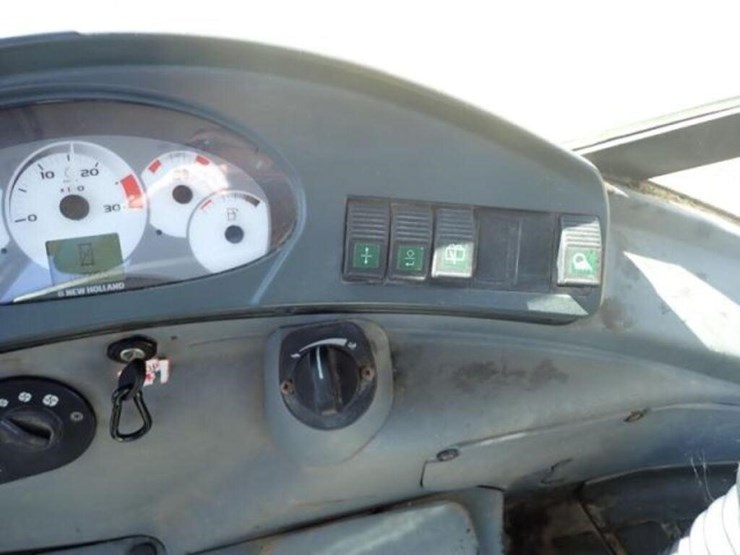 2012-new-holland-b95b-image-15