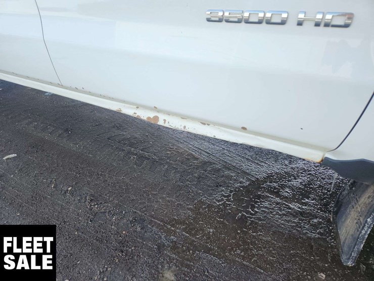 2015-chevrolet-silverado-3500hd-image-32
