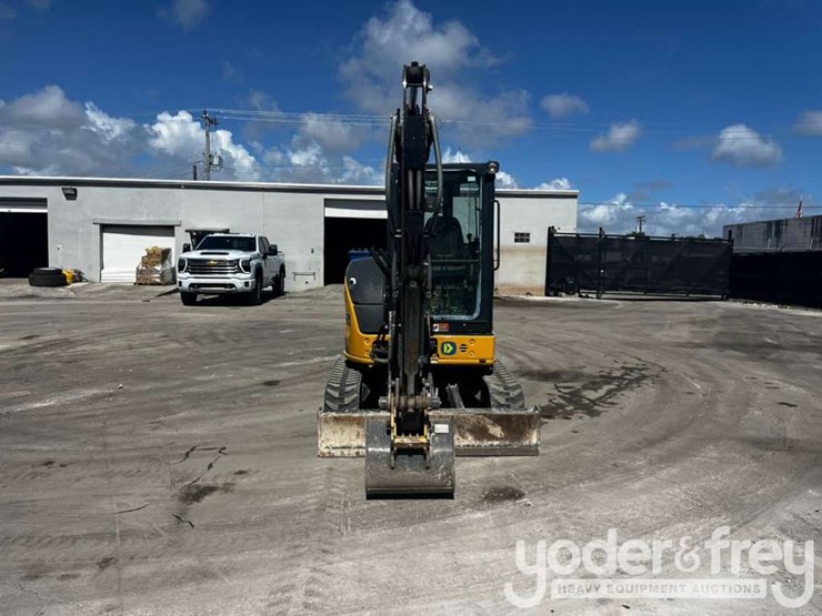 2022-deere-35g-image-8