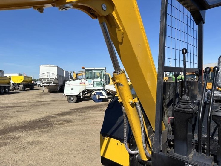 komatsu-pc28uu-image-16