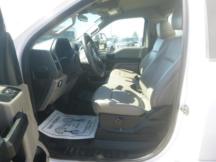2021-ford-f550-image-12