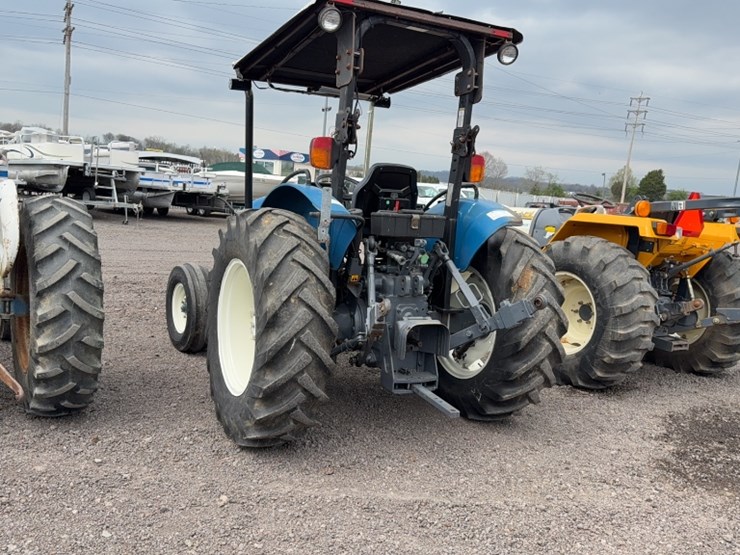 new-holland-tn65-image-12