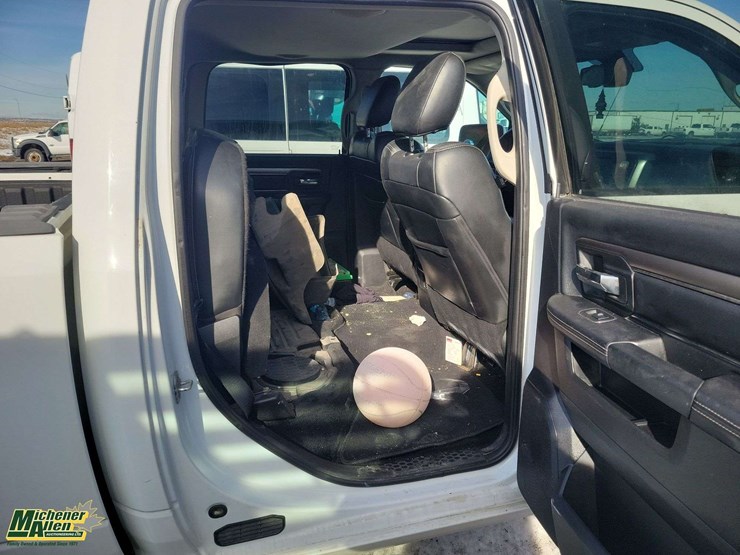 2013-dodge-1500-image-24