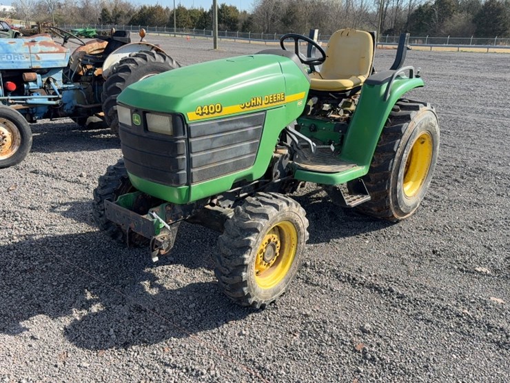 john-deere-4400-image-1