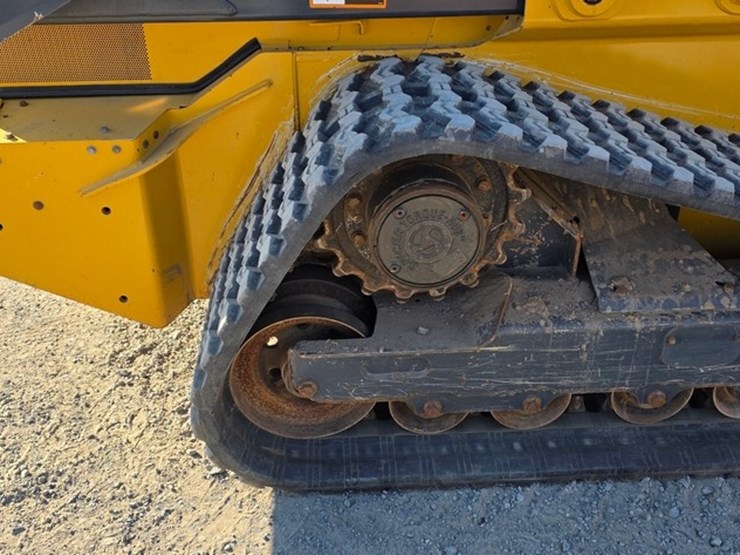 2023-deere-331g-image-14