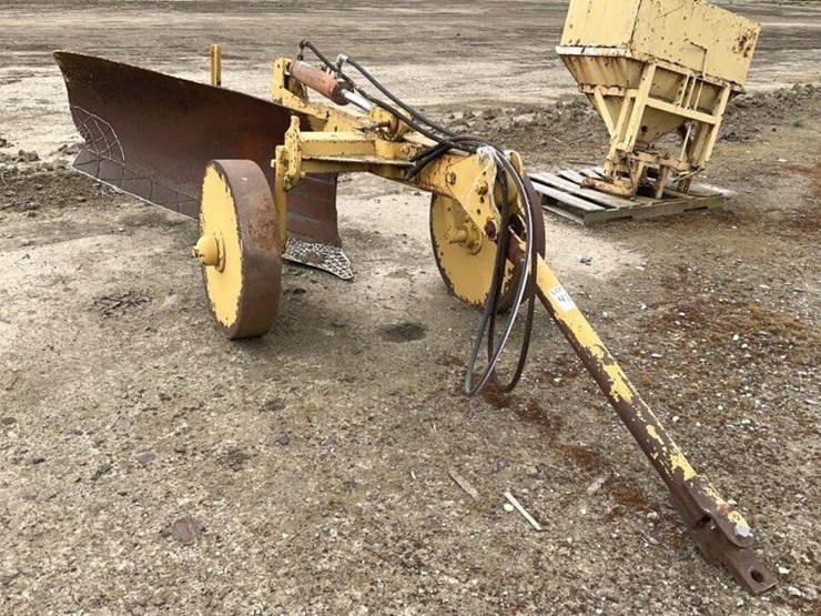 custom-1-way-pull-v-ditcher-image-1