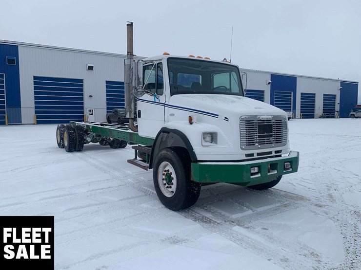 2003-freightliner-fl106-image-2