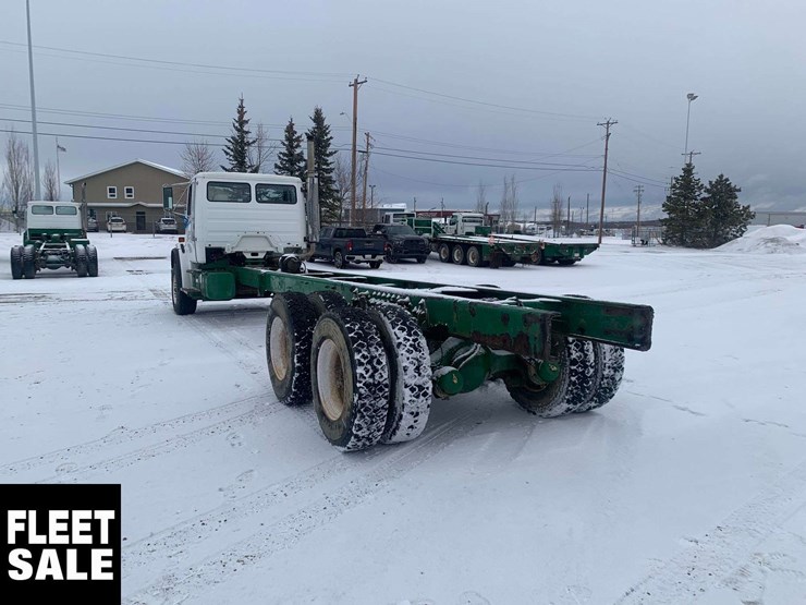 2003-freightliner-fl106-image-4