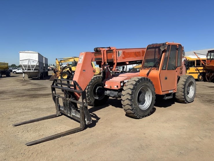 2014-jlg-8042-image-1