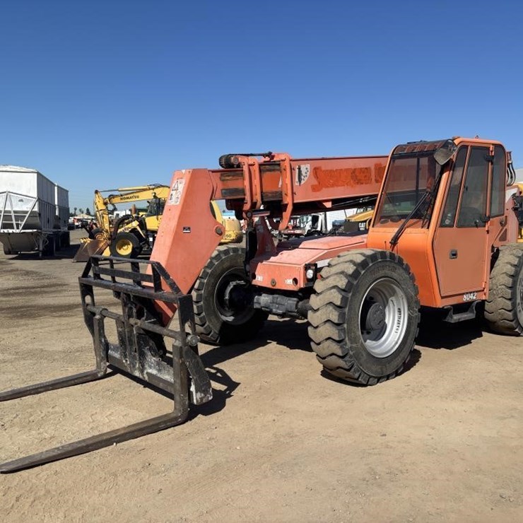 2014 JLG 8042