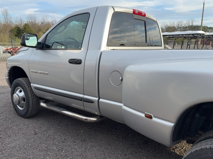 2004-dodge-3500-image-12