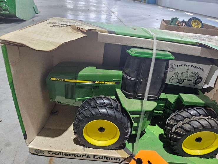 #974-•-john-deere-8760-1/16-scale-die-cast-4wd-tractor-image-3
