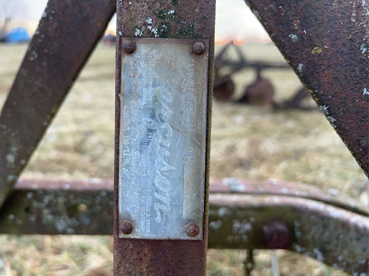 ferguson-12-oa-28-two-bottom-plow-image-19