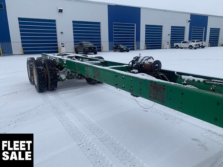 2003-freightliner-fl106-image-9