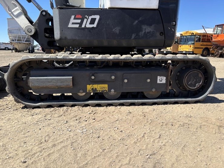 2020-bobcat-e10-image-22