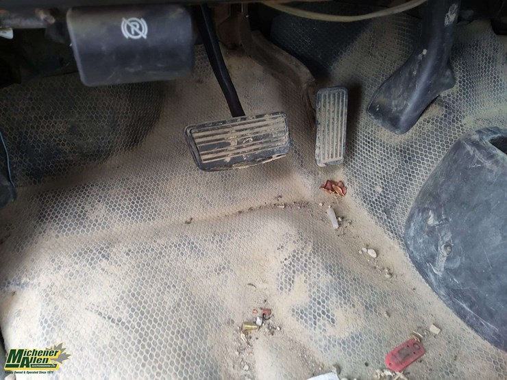 2004-chevrolet-silverado-2500hd-image-15