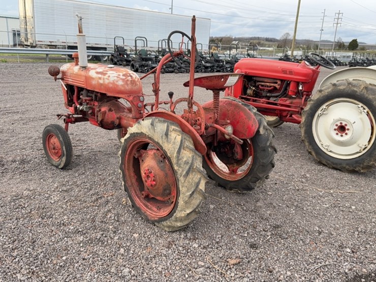 #3070-•-farmall-cab-tractor-image-11