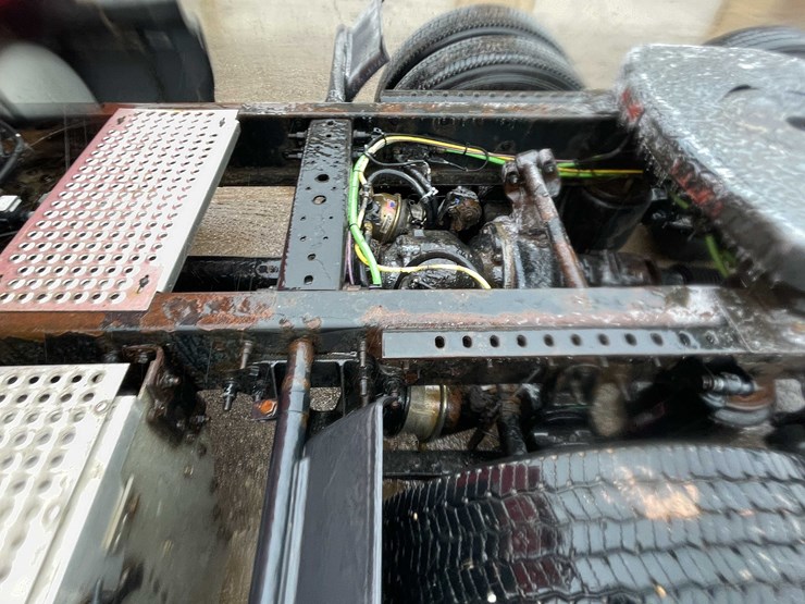 #234-•-2016-international-semi-tractor-(has-wi-title)-(denmark,-wi)-image-13