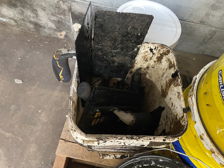 #2557-•-pallet-of-roofing-material-(columbia-heights,-mn)-image-12